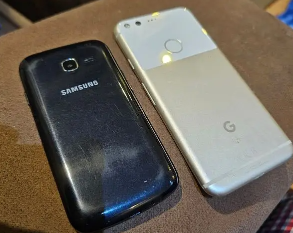 Google And Samsung 2 Mobiles Both Need Fixing Can Be Used For Parts 8